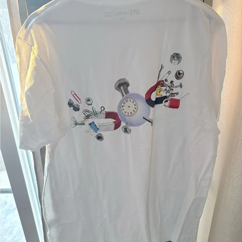 Uniqlo White Tee with Magnet Graphic - Picture 2 of 2
